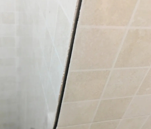 咸阳市瓷砖空鼓维修公司分享阳台瓷砖脱落的修复过程可以分为以下几个步骤